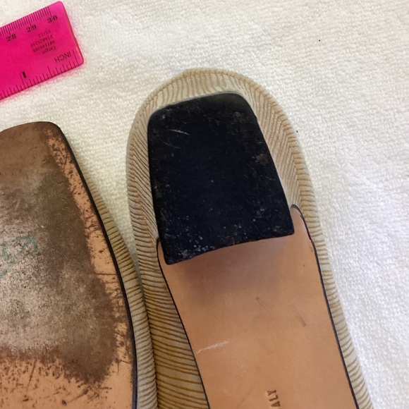 SALVATORE FERRAGAMO Beige Tan closed toe 1" kitten heel sz 7.5 VTG feel shoe - Picture 13 of 14